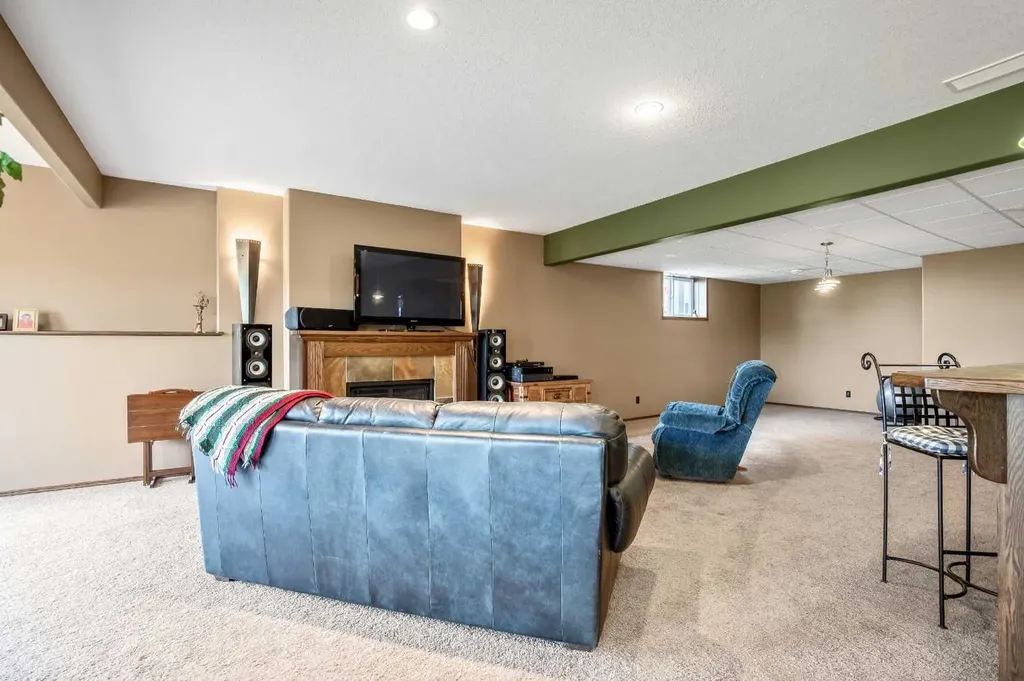 37 Wyndham Park Way Carseland AB T0J 0M0