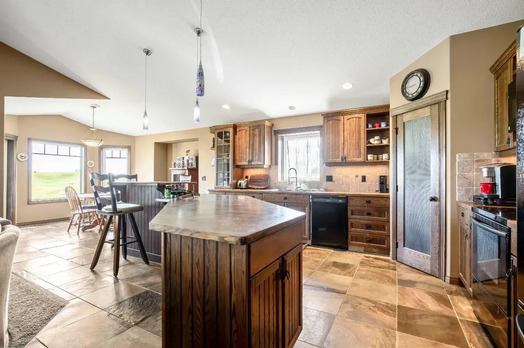 37 Wyndham Park Way Carseland AB T0J 0M0