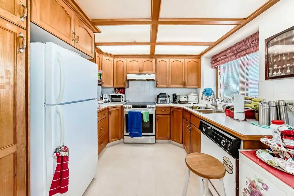 952 Applewood Drive SE Calgary AB T2A7N3