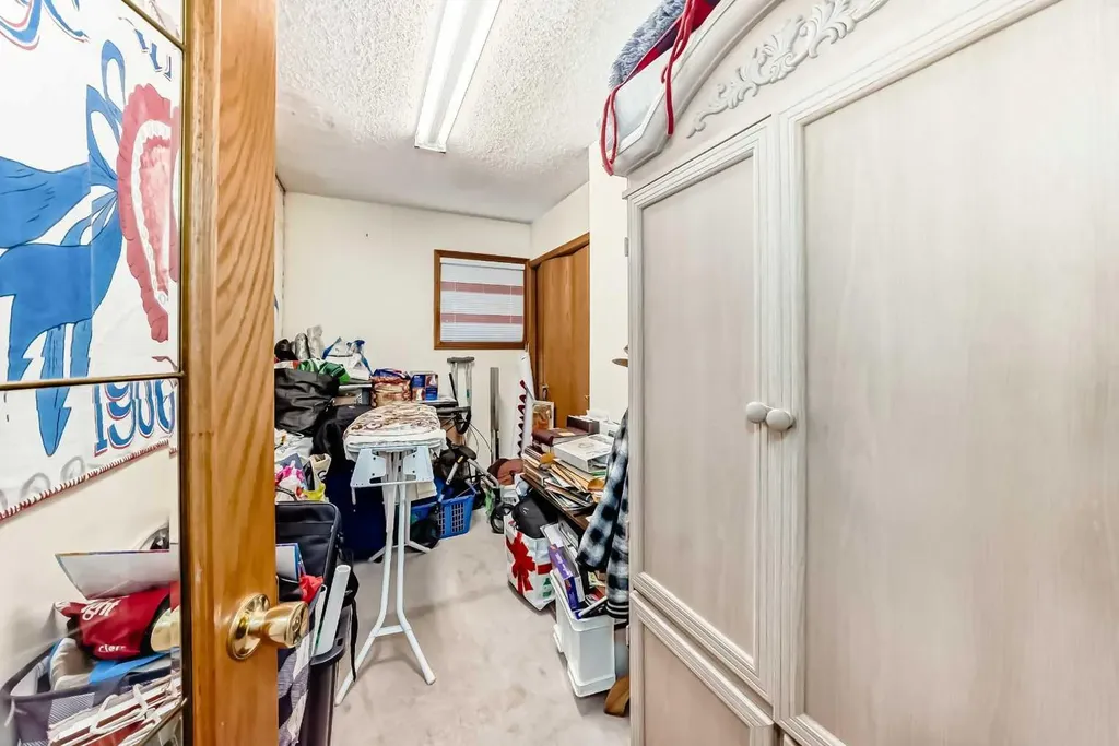 952 Applewood Drive SE Calgary AB T2A7N3