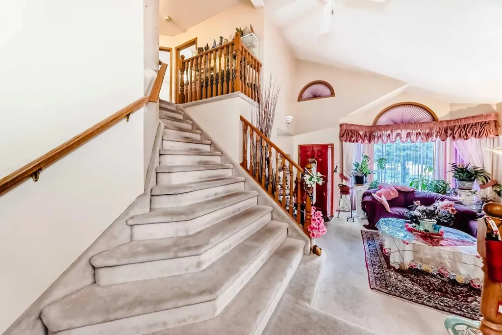 952 Applewood Drive SE Calgary AB T2A7N3