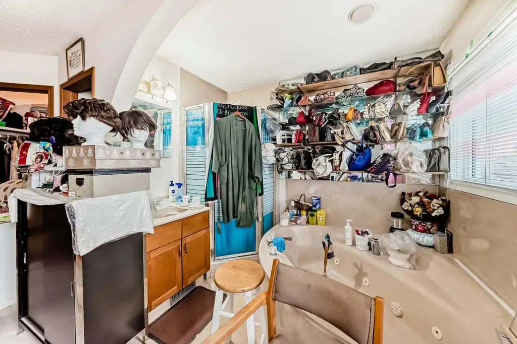 952 Applewood Drive SE Calgary AB T2A7N3