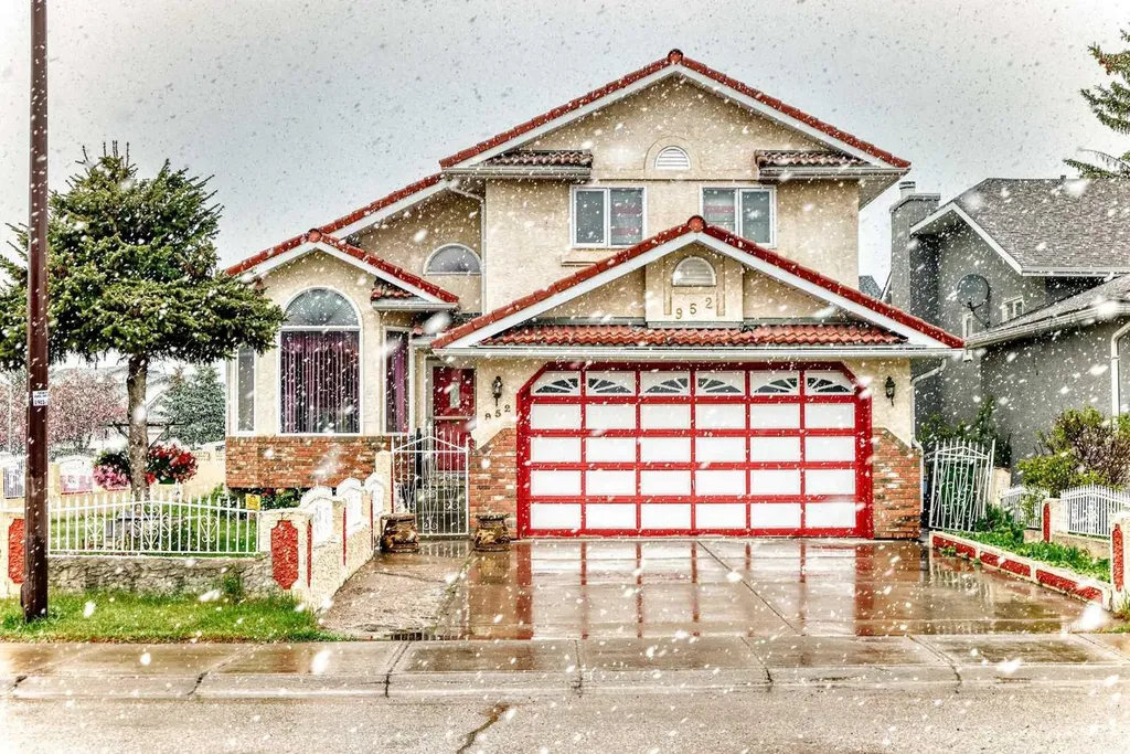 952 Applewood Drive SE Calgary AB T2A7N3