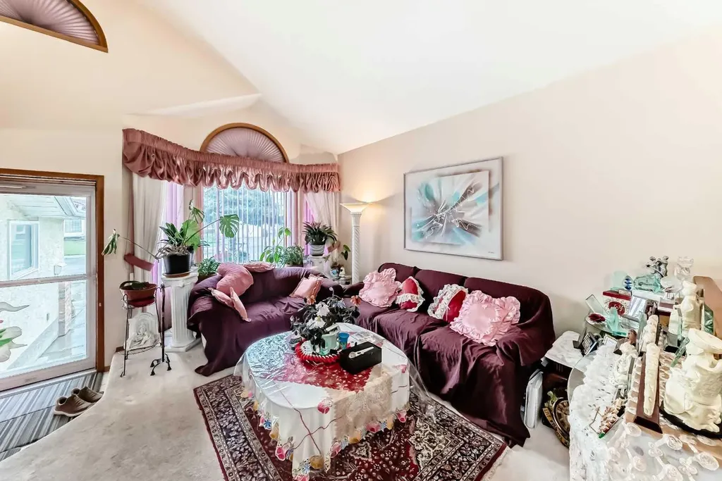 952 Applewood Drive SE Calgary AB T2A7N3