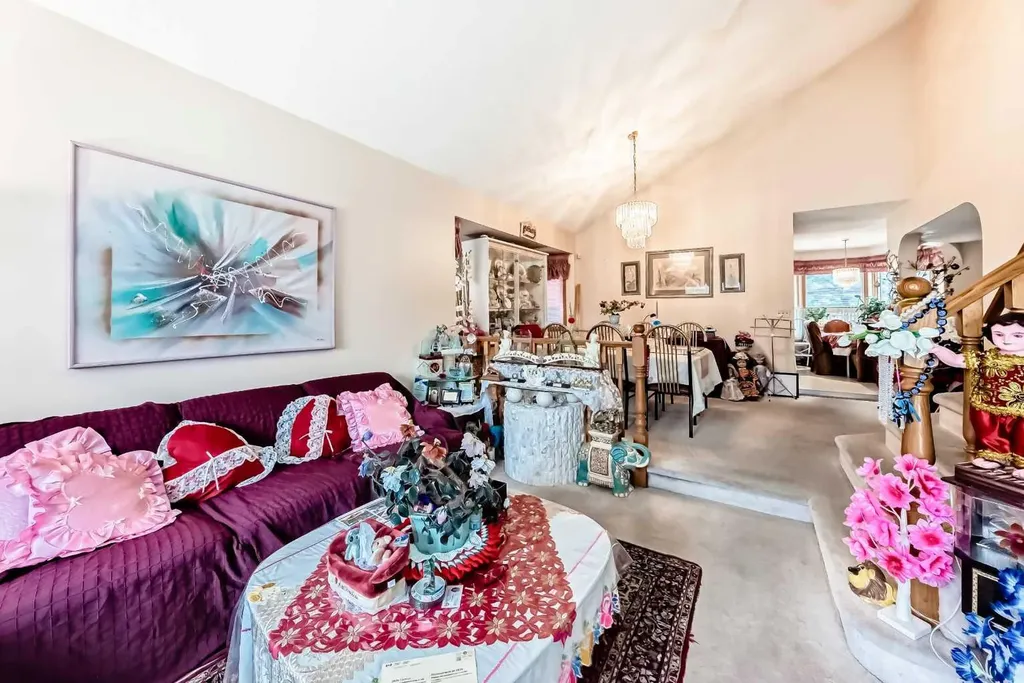 952 Applewood Drive SE Calgary AB T2A7N3