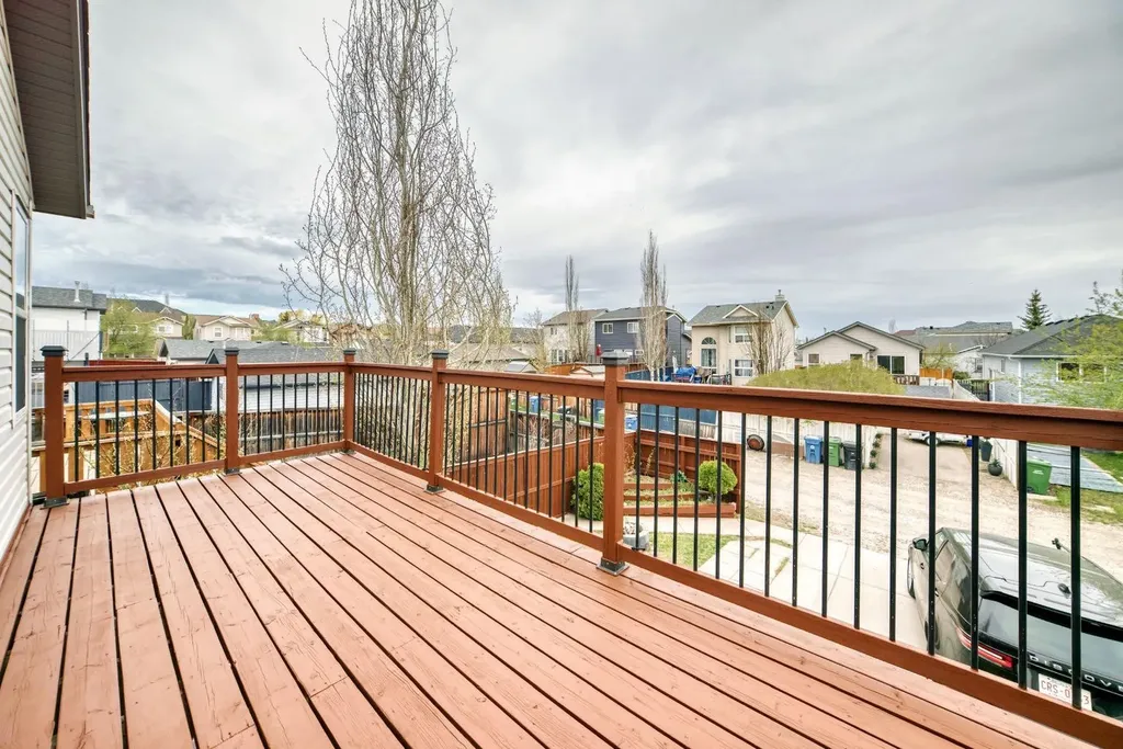92 Everstone Rise SW Calgary AB T2Y4J7