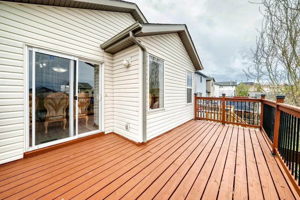 92 Everstone Rise SW Calgary AB T2Y4J7