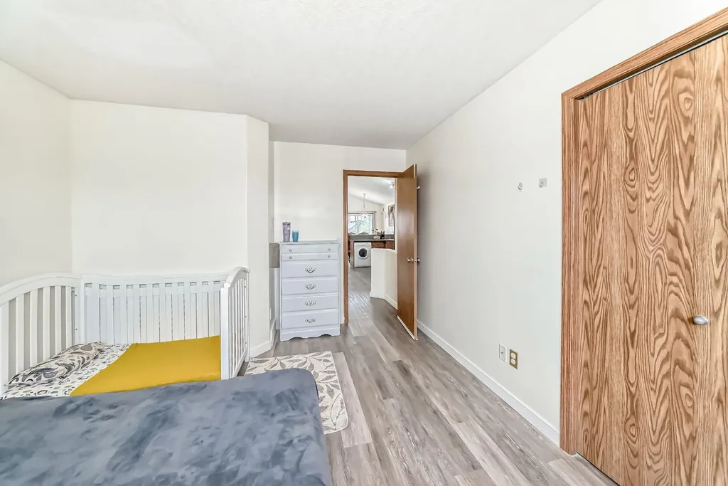 92 Everstone Rise SW Calgary AB T2Y4J7