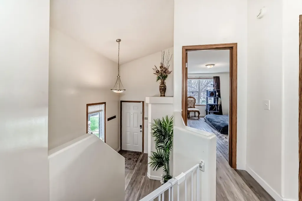 92 Everstone Rise SW Calgary AB T2Y4J7