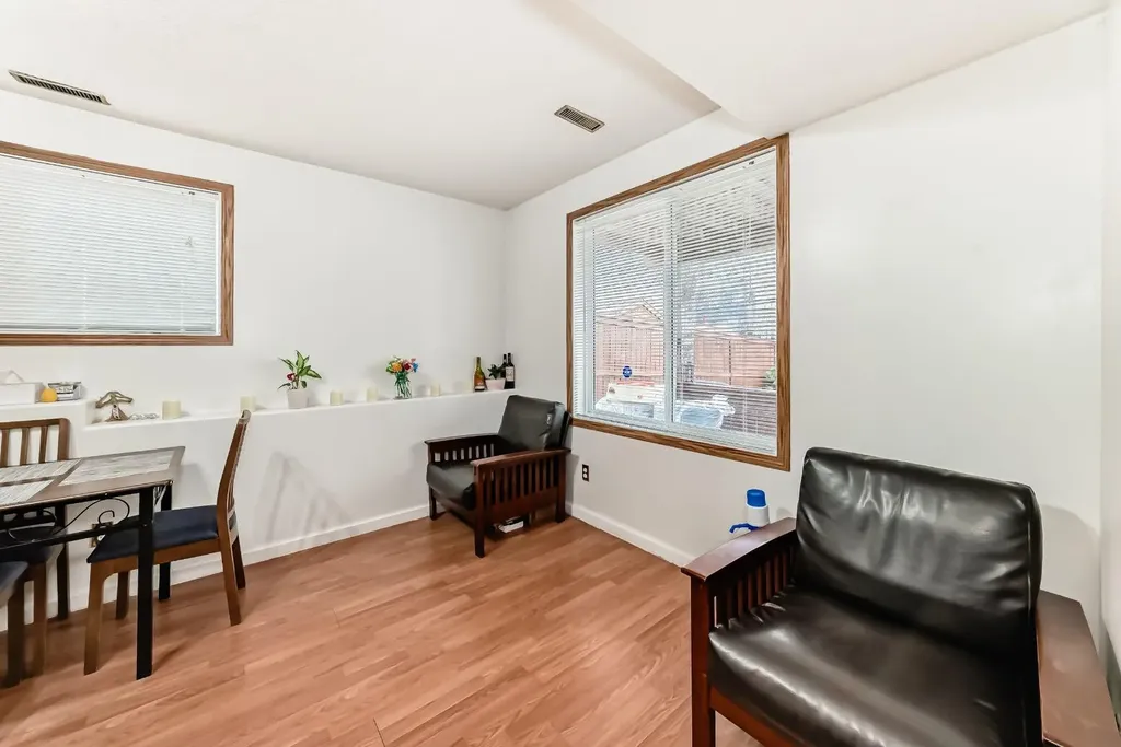 92 Everstone Rise SW Calgary AB T2Y4J7
