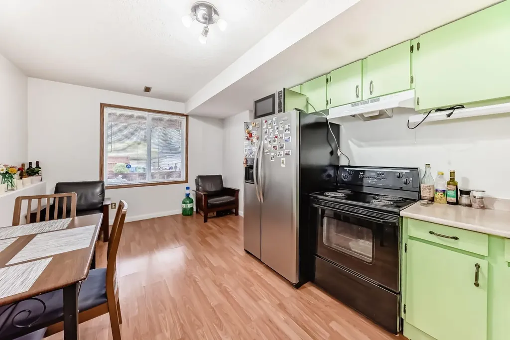 92 Everstone Rise SW Calgary AB T2Y4J7