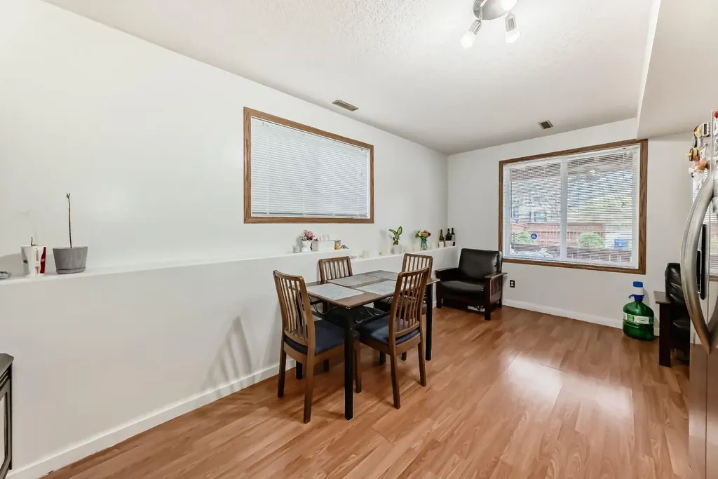 92 Everstone Rise SW Calgary AB T2Y4J7