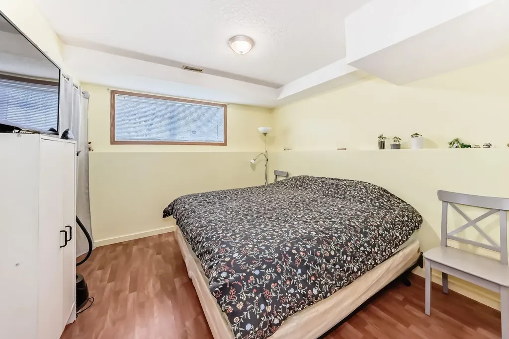 92 Everstone Rise SW Calgary AB T2Y4J7