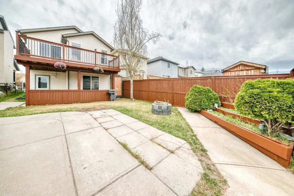 92 Everstone Rise SW Calgary AB T2Y4J7