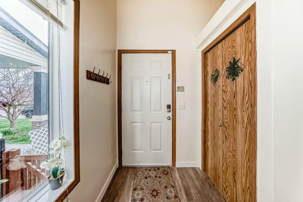 92 Everstone Rise SW Calgary AB T2Y4J7