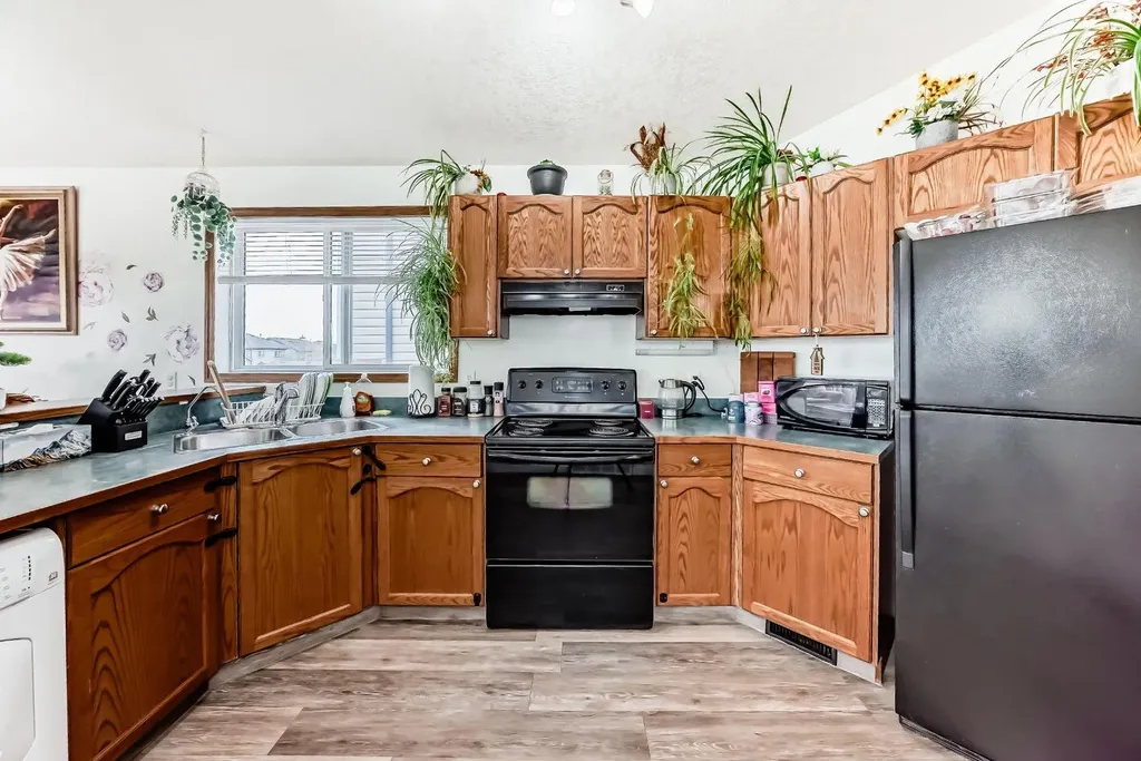 92 Everstone Rise SW Calgary AB T2Y4J7