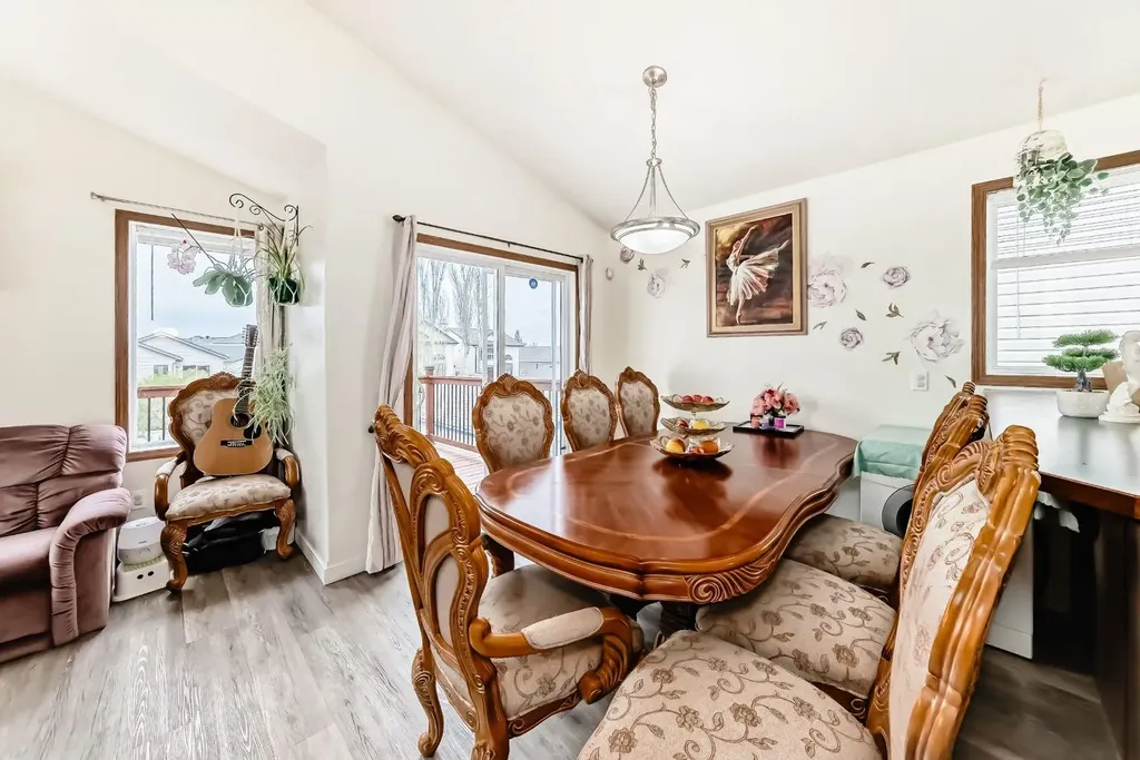 92 Everstone Rise SW Calgary AB T2Y4J7
