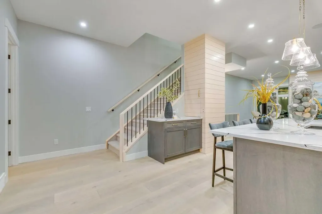 1413 27 Street SW Calgary AB T3C 1L4