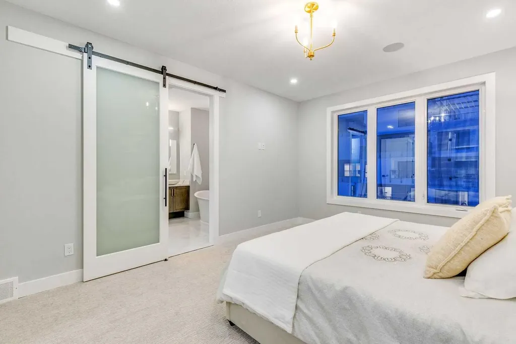 1413 27 Street SW Calgary AB T3C 1L4