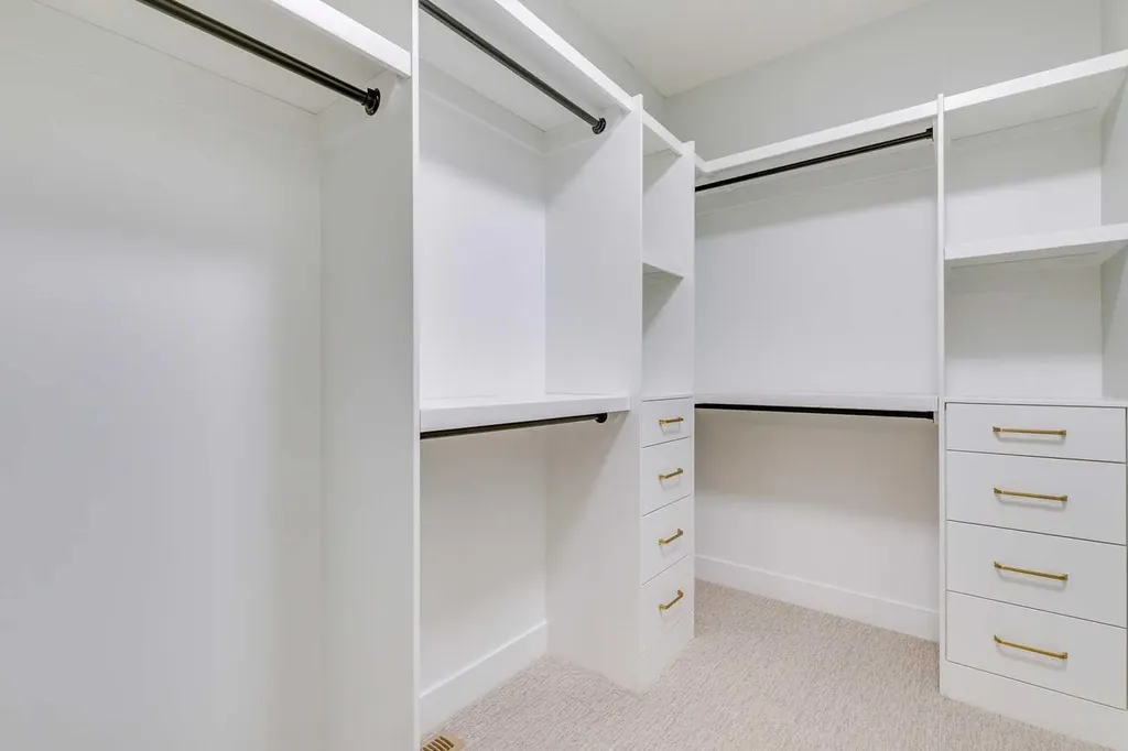 1413 27 Street SW Calgary AB T3C 1L4