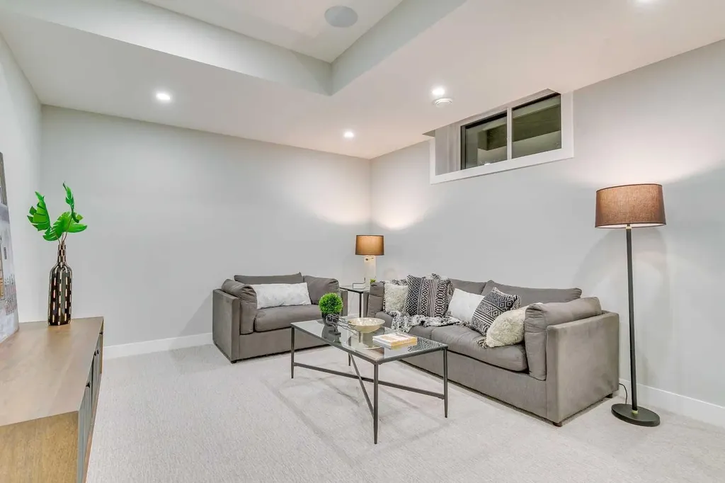 1413 27 Street SW Calgary AB T3C 1L4