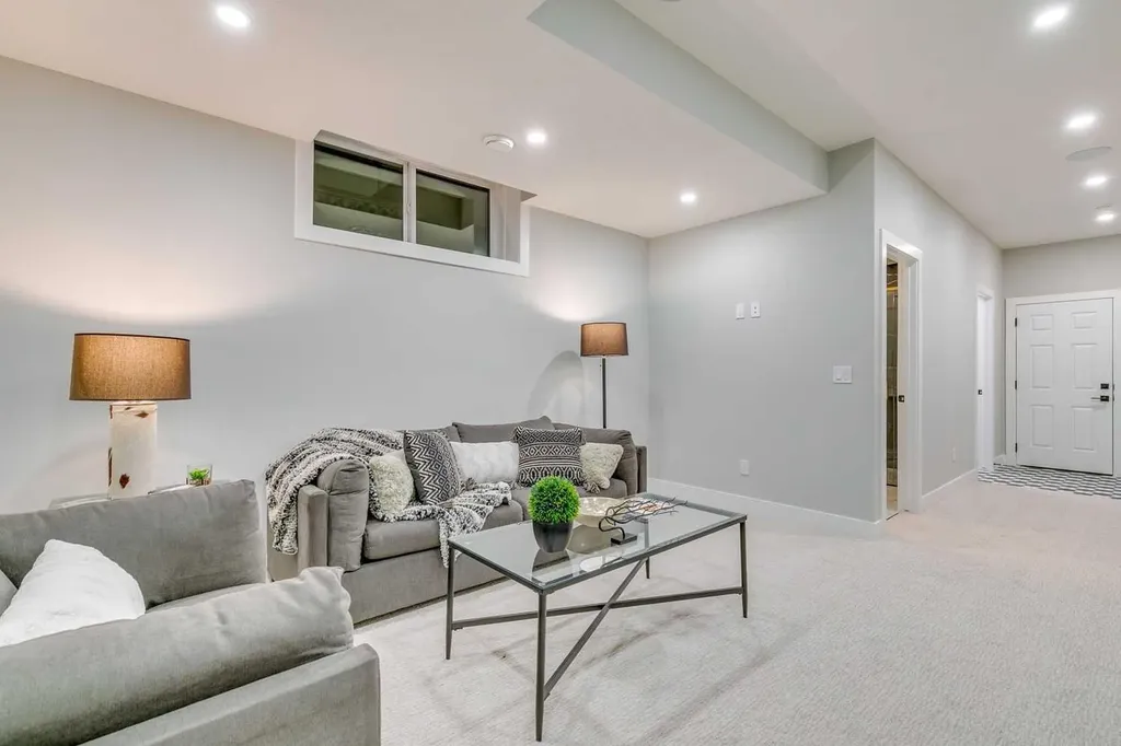 1413 27 Street SW Calgary AB T3C 1L4