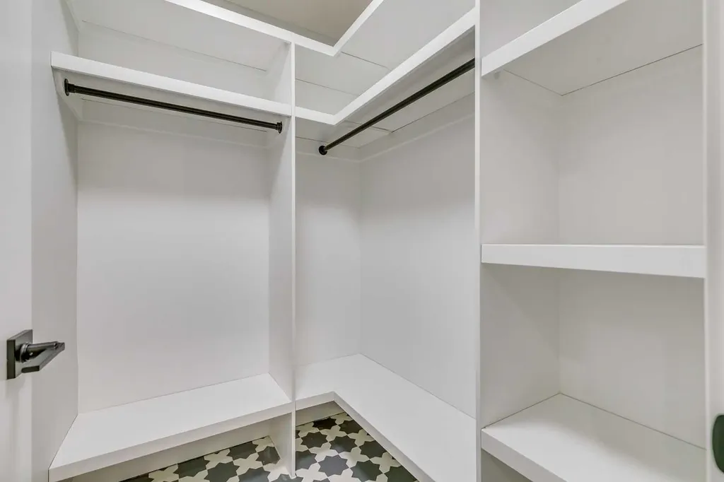 1413 27 Street SW Calgary AB T3C 1L4
