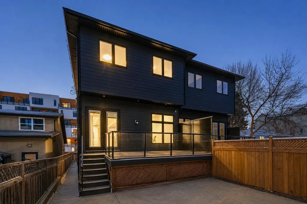 1413 27 Street SW Calgary AB T3C 1L4
