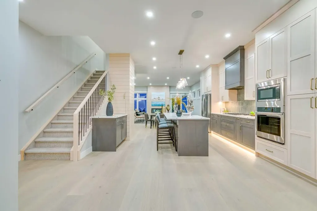 1413 27 Street SW Calgary AB T3C 1L4