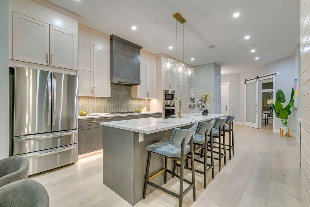 1413 27 Street SW Calgary AB T3C 1L4