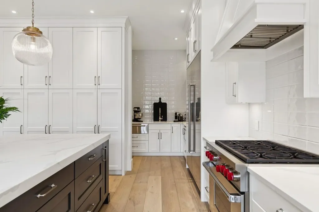 1119 Riverdale Avenue SW Calgary AB t2s 0y9
