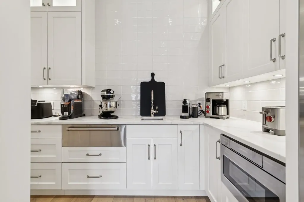 1119 Riverdale Avenue SW Calgary AB t2s 0y9
