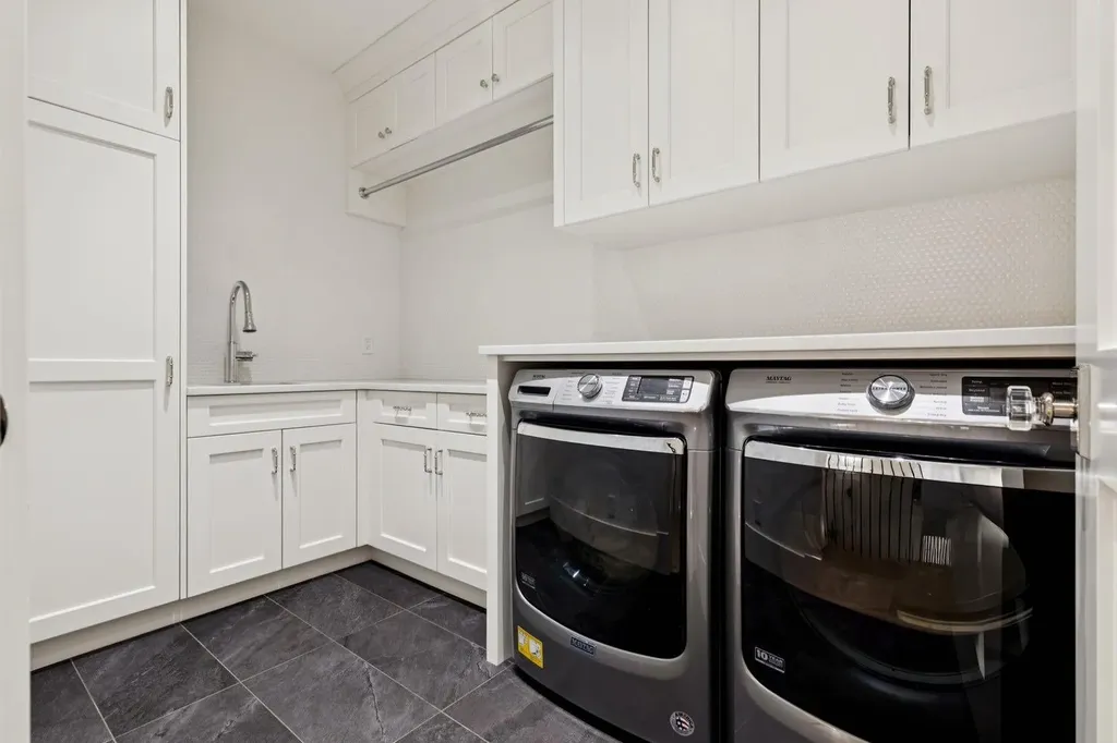 1119 Riverdale Avenue SW Calgary AB t2s 0y9