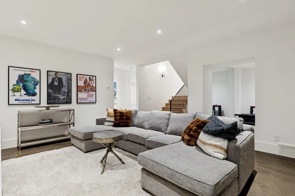 1119 Riverdale Avenue SW Calgary AB t2s 0y9