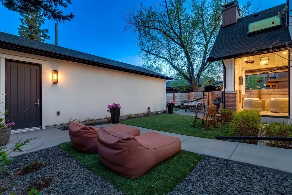 1119 Riverdale Avenue SW Calgary AB t2s 0y9