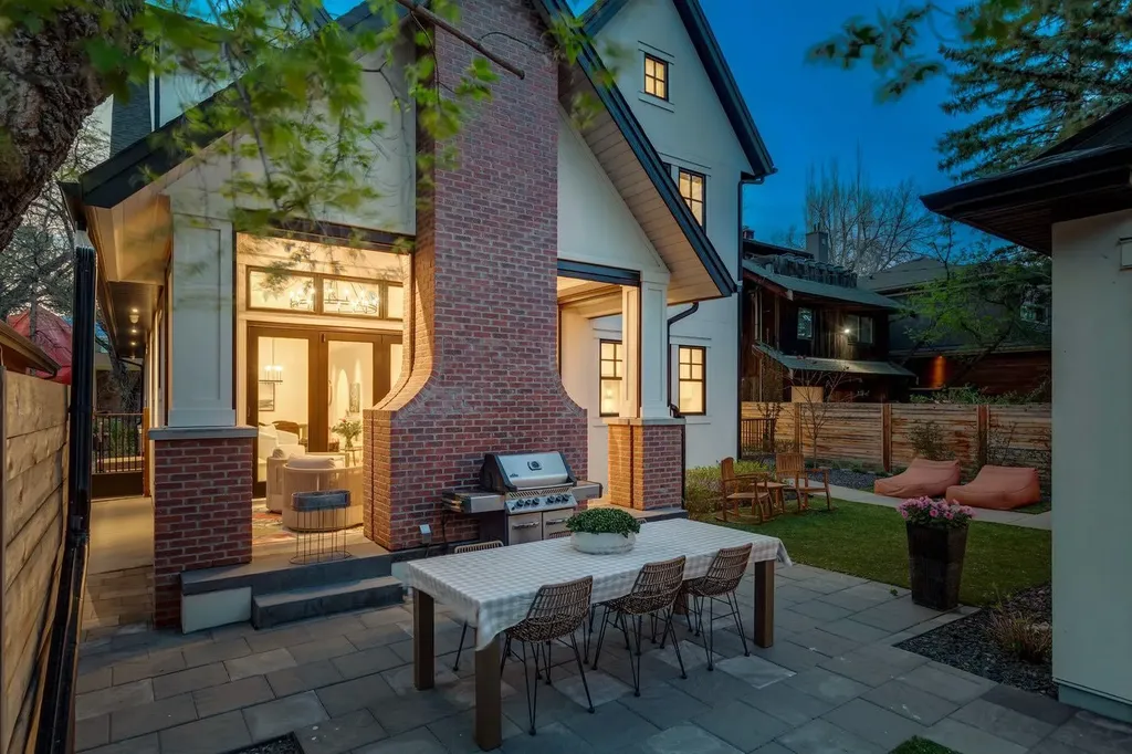 1119 Riverdale Avenue SW Calgary AB t2s 0y9