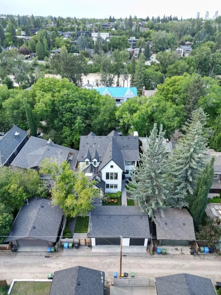 1119 Riverdale Avenue SW Calgary AB t2s 0y9