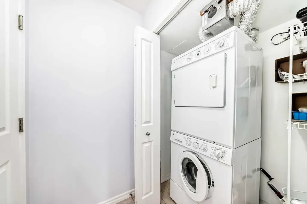 4 Kingsland Close SE Airdrie AB T4A 0J3