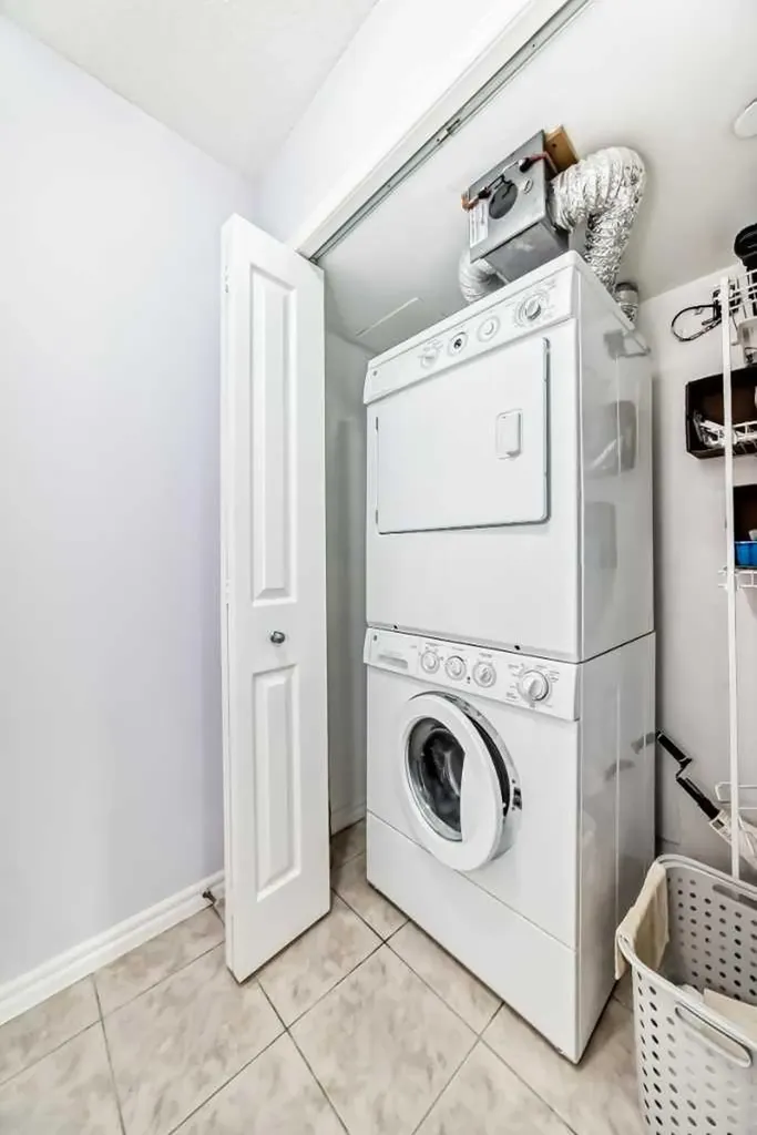 4 Kingsland Close SE Airdrie AB T4A 0J3