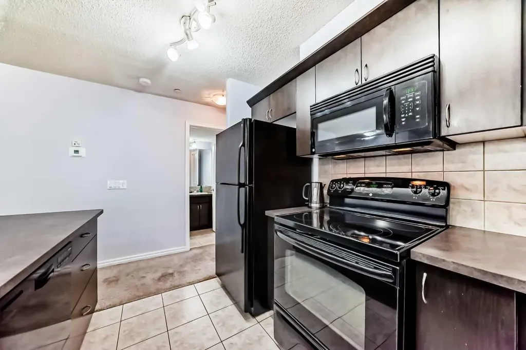 4 Kingsland Close SE Airdrie AB T4A 0J3
