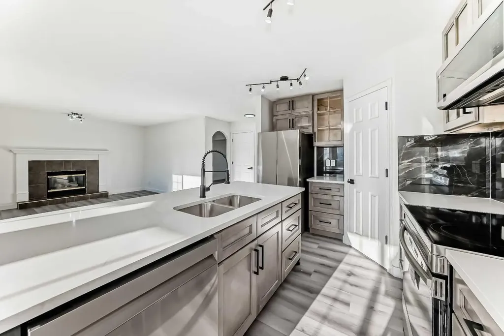 289 Canals Circle SW Airdrie AB T4B 2Z5