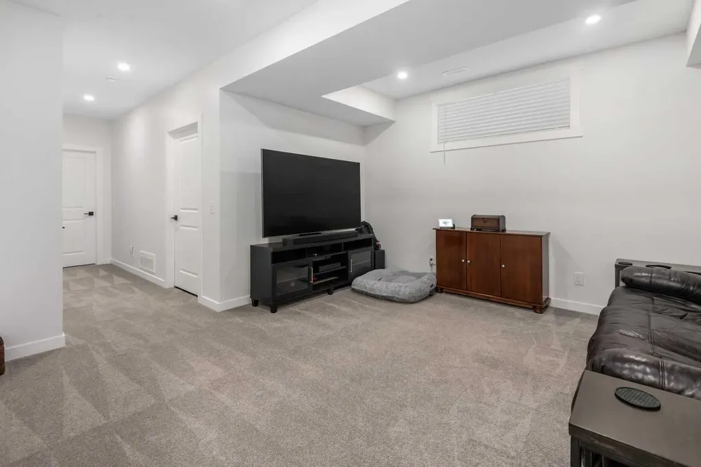 315 Wolf Creek Way SE Calgary AB T2X 4y8
