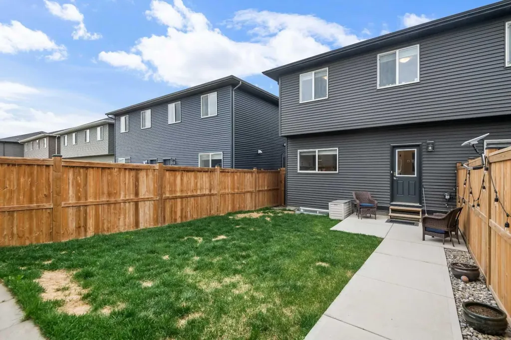 315 Wolf Creek Way SE Calgary AB T2X 4y8