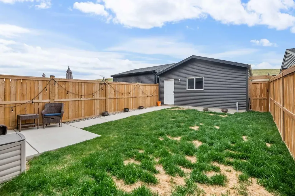 315 Wolf Creek Way SE Calgary AB T2X 4y8