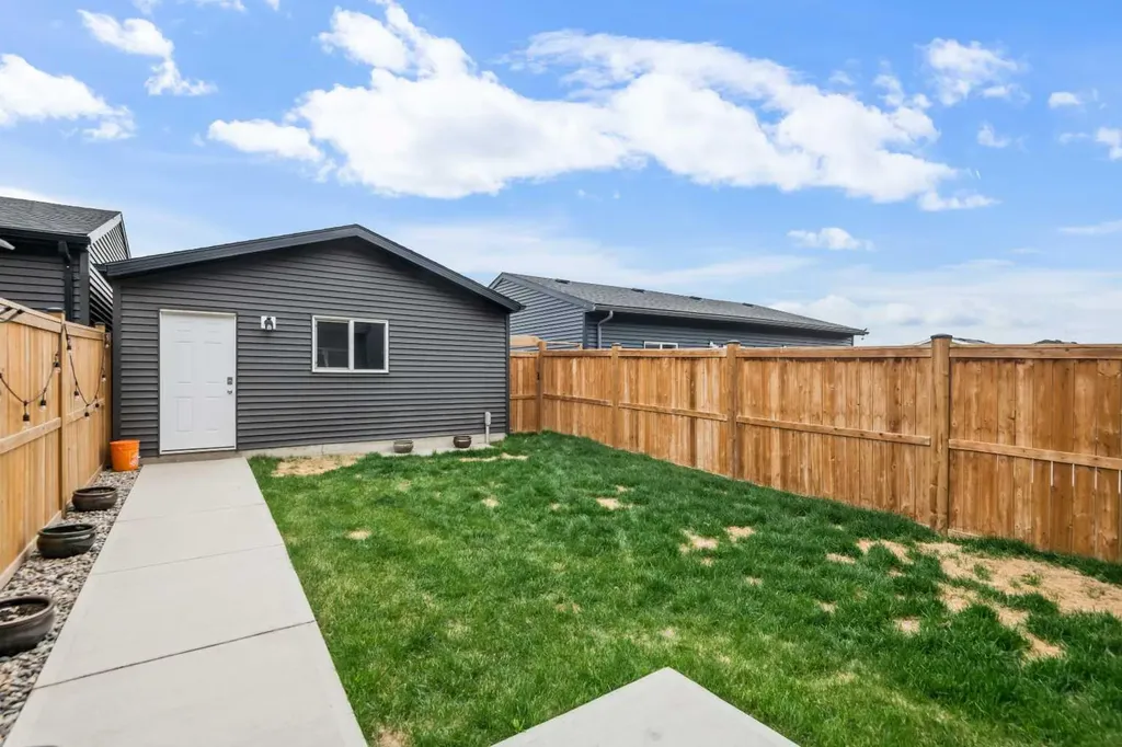 315 Wolf Creek Way SE Calgary AB T2X 4y8