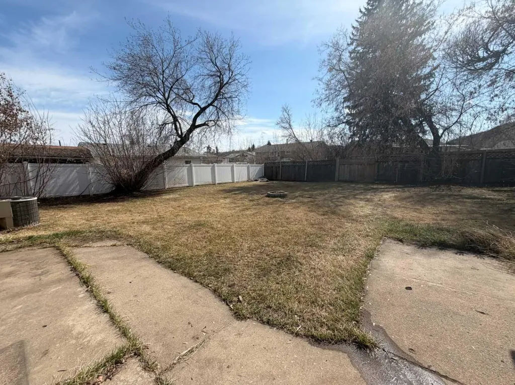11 Fitzgerald Avenue Fort Mcmurray AB T9H1K1
