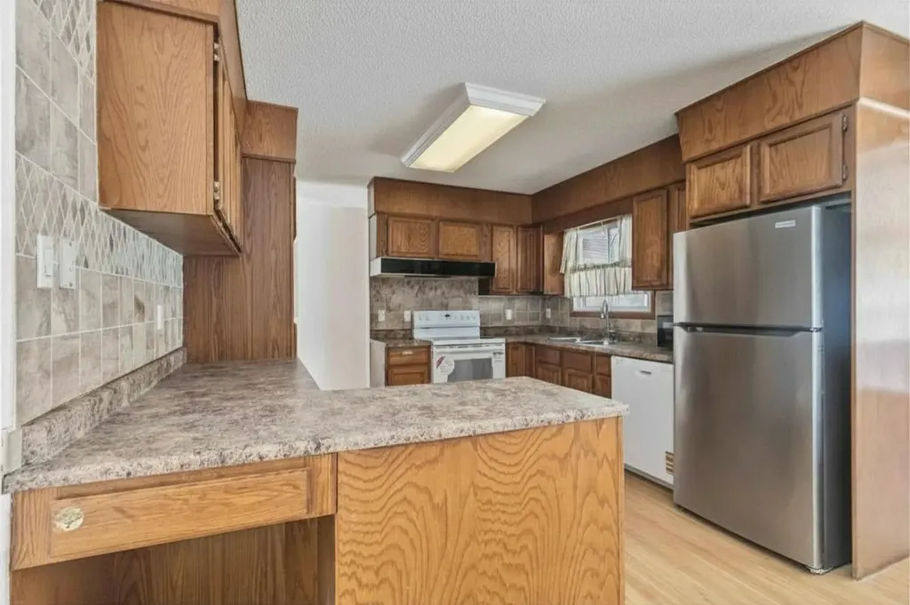 11 Fitzgerald Avenue Fort Mcmurray AB T9H1K1