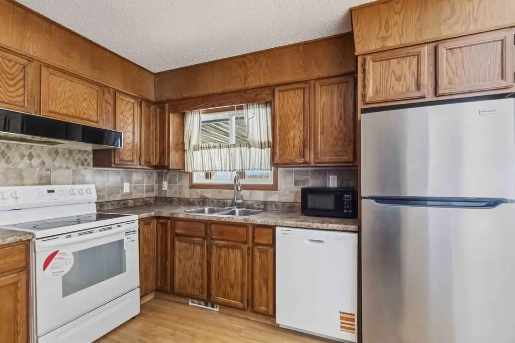 11 Fitzgerald Avenue Fort Mcmurray AB T9H1K1