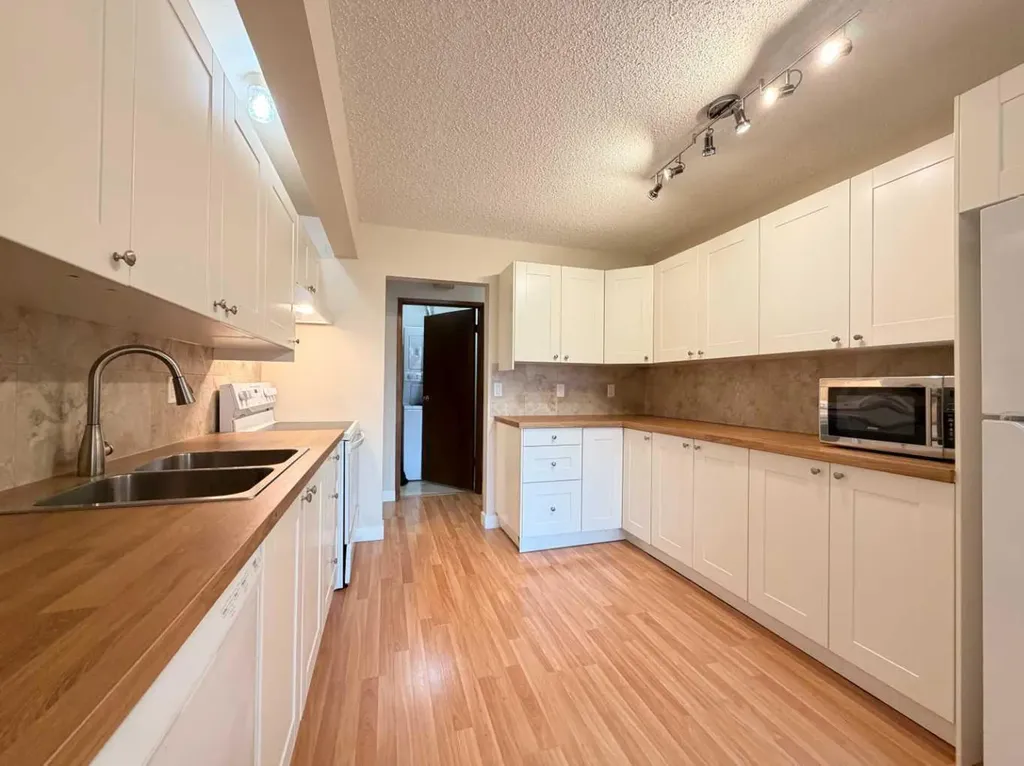 1202 2 Street NE Calgary AB T2E 8A6