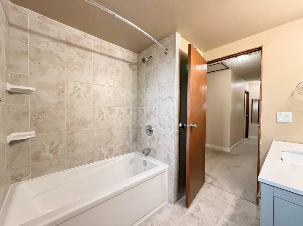 1202 2 Street NE Calgary AB T2E 8A6